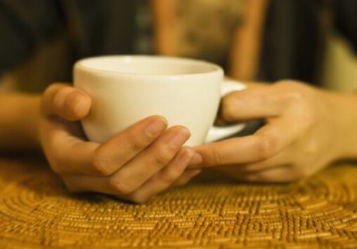 長期用不沾滿茶垢的杯子可致癌-飲茶禁忌