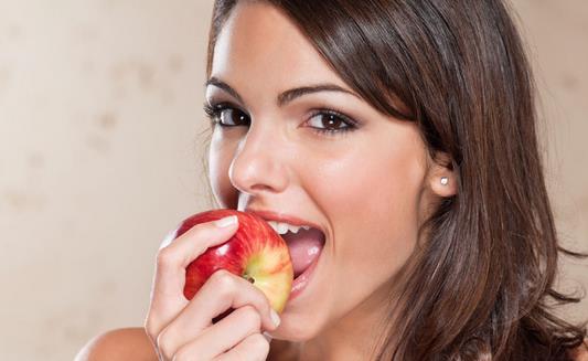 吃蘋果不喝水加重便秘