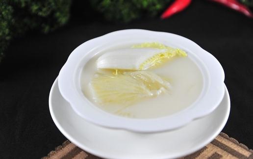 冬季滋補養生湯食譜：杜仲燉雞湯的做法