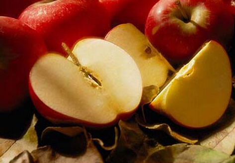 女性吃蘋果的好處-吃蘋果可改善視力