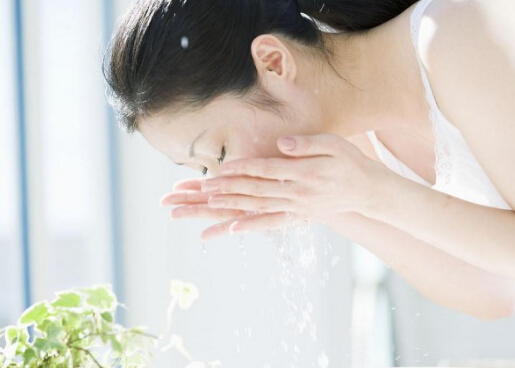 淘米水的妙用-淘米水洗臉的好處