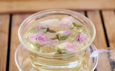 女性冬季養生茶,常喝玫瑰花茶改善色斑