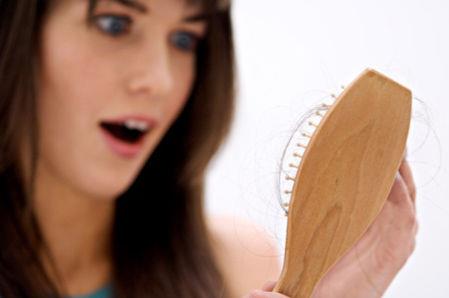 女性脫髮怎麼辦？女性頭髮變少警惕三種病