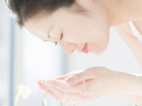 洗臉用什麼水最好？洗臉用冷水、溫水還是熱水好