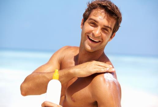 男人日間基礎保養須防曬，做好基礎的臉部清潔與保濕