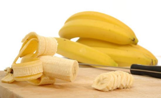 自製香蕉祛痘美白面膜的方法