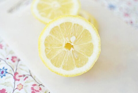 檸檬面膜的製作方法-檸檬汁美白面膜