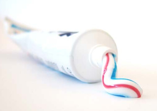 什麼牙膏美白效果好？牙膏洗臉可以美白嗎？