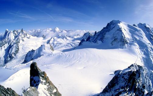 去阿爾卑斯山和雪山來個約會吧！