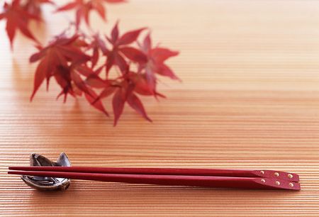 「病從筷入」：筷子的使用誤區
