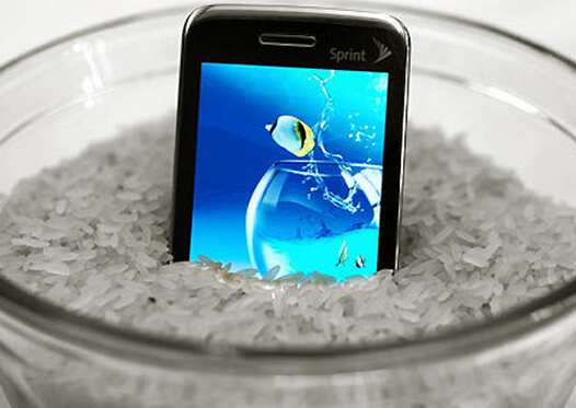 手機進水怎麼辦？手機進水屏幕失靈怎麼辦？